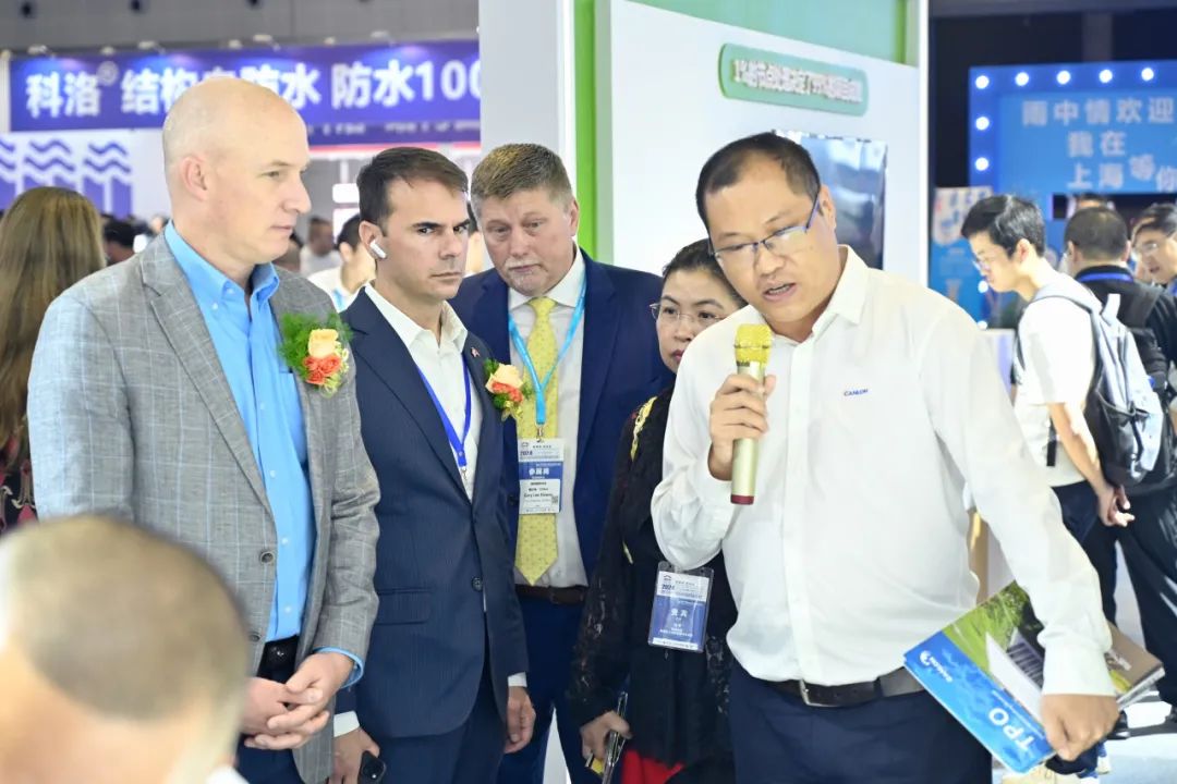 Overseas delegations visited the CANLON booth